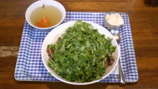 ここでしか食べられない山盛りパクチーの定食に感動する / 深せん