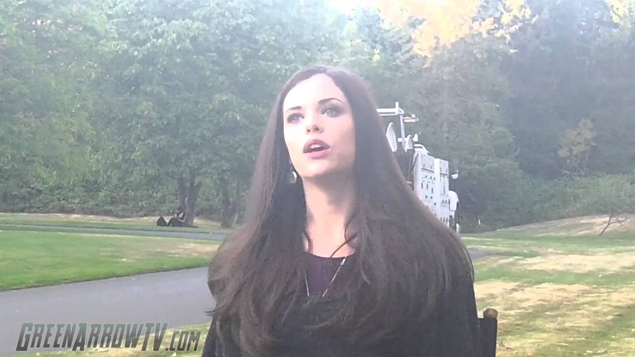 Interview With Arrow's Jessica De Gouw (Helena Bertinelli/The Huntress)