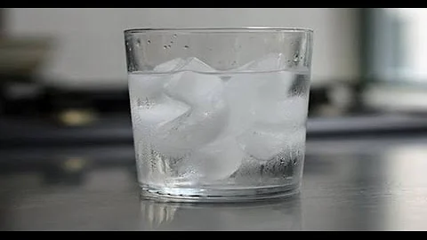 ¿Comer hielo puede contar como beber agua?