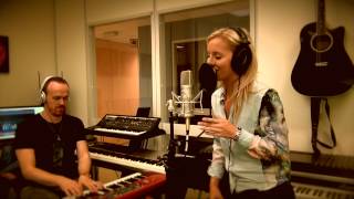 Download Lagu Carina Dahl - Indestructible (cover) MP3