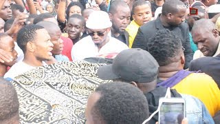 Diamond Achafua Hali Ya Hewa Kwenye Msiba Wa Mzee Majutoaongoza Kubebe Jeneza