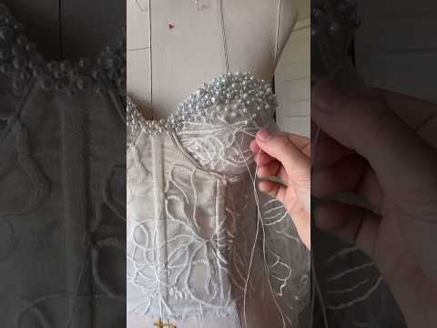 Video: Decorated wedding dresses: with embroidery and jewel appliqués, the 2020 models