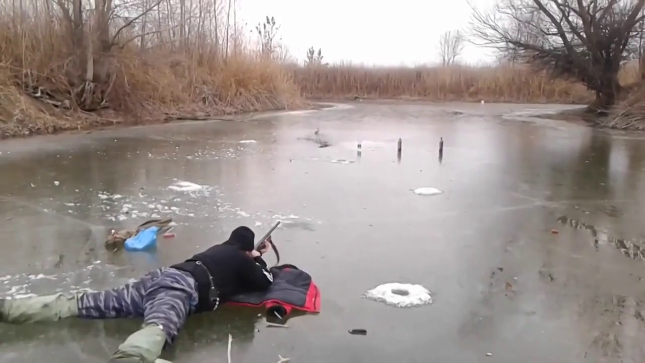 Пьяных ловлю неспешащих. Приколы на рыбалке. Рыбаки НП рыбалки пьяные.