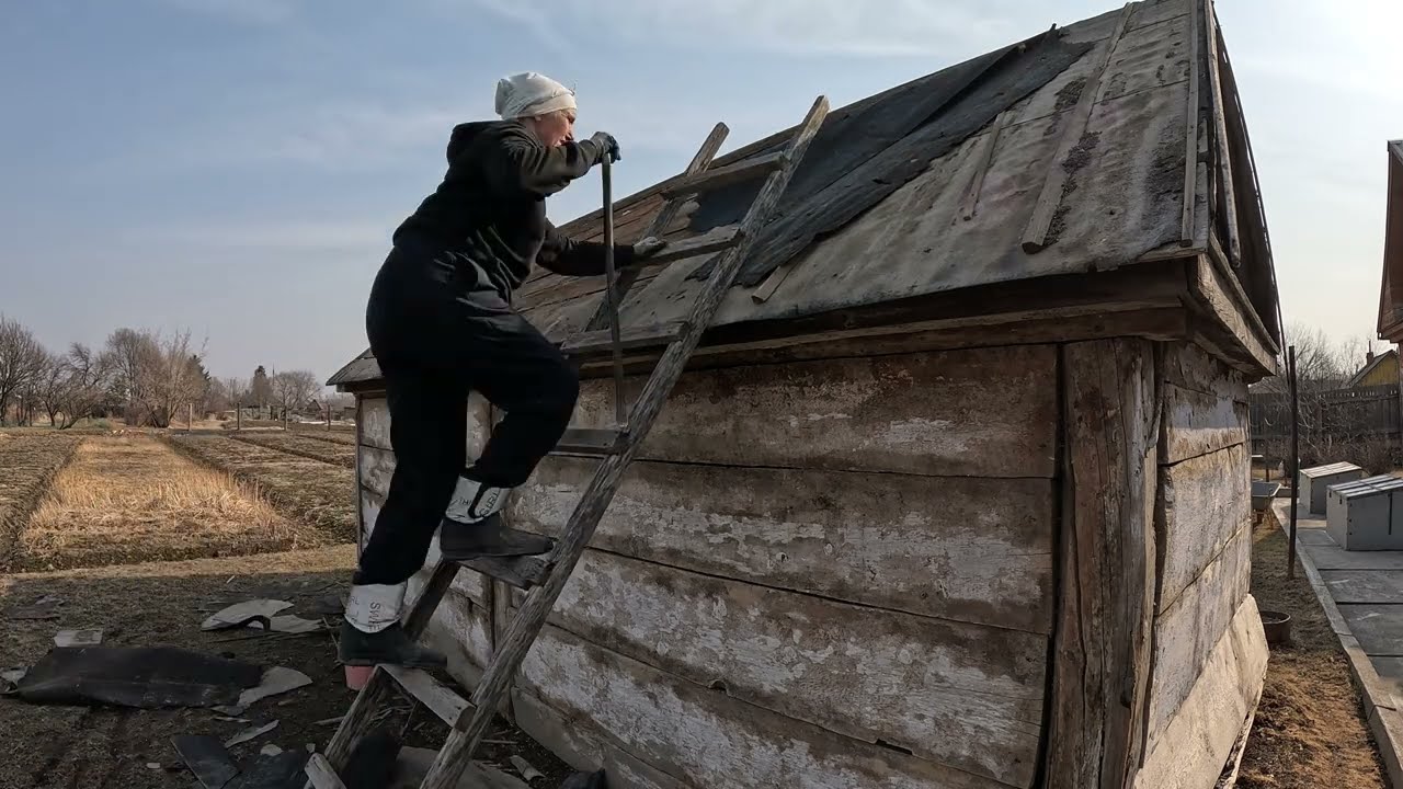 Сельская потаскушка спряталась в сарае