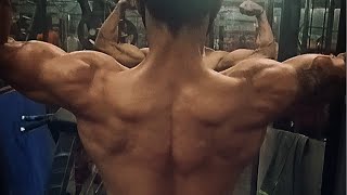 INDIAN BODYBUILDING - POSING AFTER BACK WORKOUT