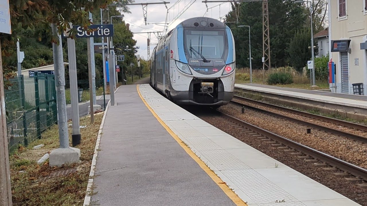Ligne R du Transilien de Melun à Fontaine-le-Port - YouTube