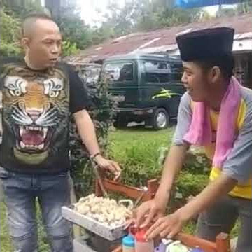 Tukang basreng gelo