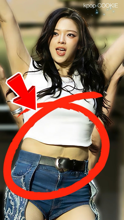 TWICE Jeongyeon STUNS With Her BODY PROPORTIONS at Lollapalooza🥵 #kpop #twice #viral #jeongyeon