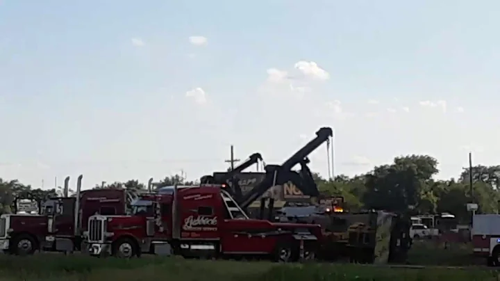 Lubbock wrecker drops the ball.