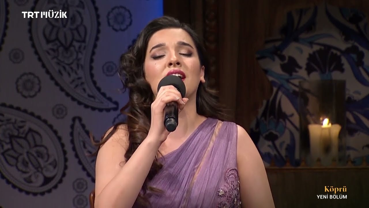 Senem Akdemir - Bir Ay Doğar İlk Akşamdan Geceden