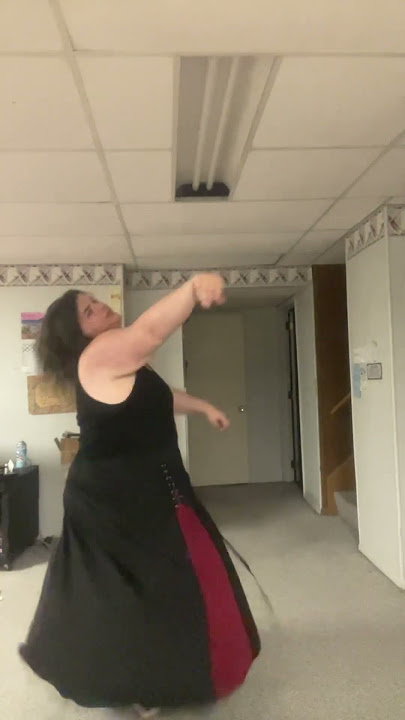 #1take #dance #letmedance #plussizedancer #nochoreo #improv #interpretative #justdancing #justvibin