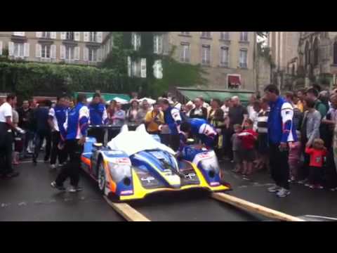 La Voiture De David Hallyday Quitte Le Pesage Youtube