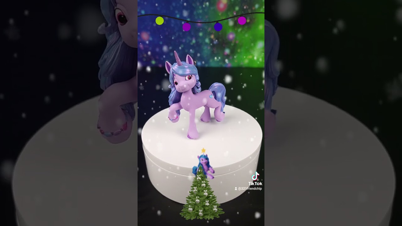 Hallmark 2023 Izzy Moonbow Ornament! 