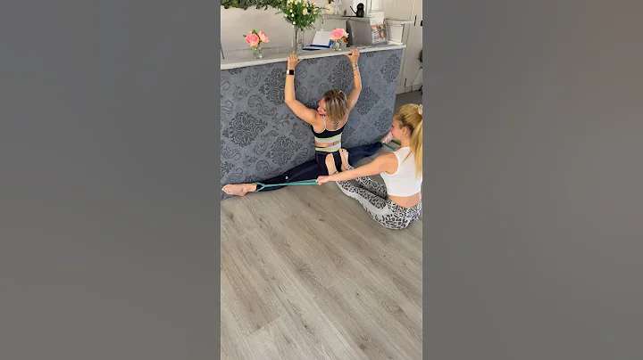 Intentional splits 🤪 #flexibility #flexibilitychallenge #split #straddle #gymnast #gymmotivation