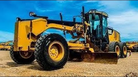 Amazing Extreme Motor Grader Operator Trimming Slope Skills