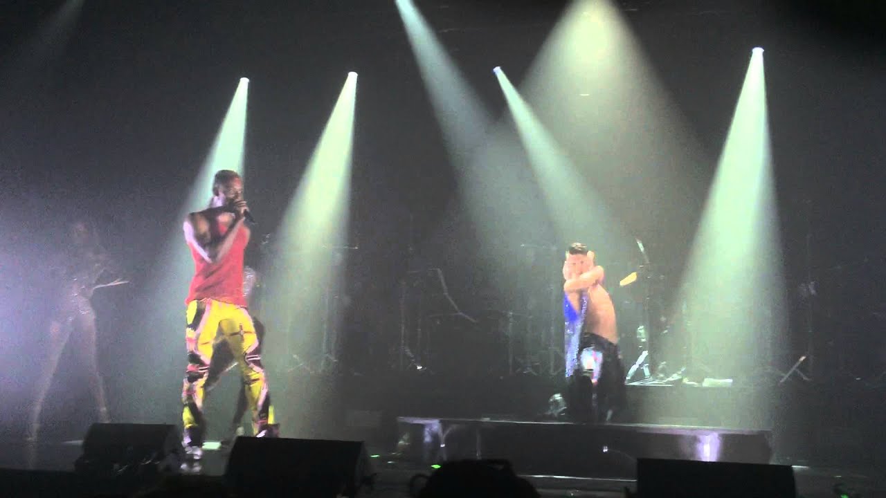 FKA Twigs - Give Up + Vogue Sequence (Congregata in Brooklyn, NY - 05.17.2015)