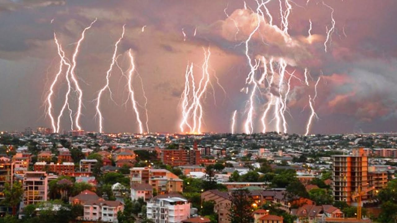 Massive damage and power outages in Australia after severe storms