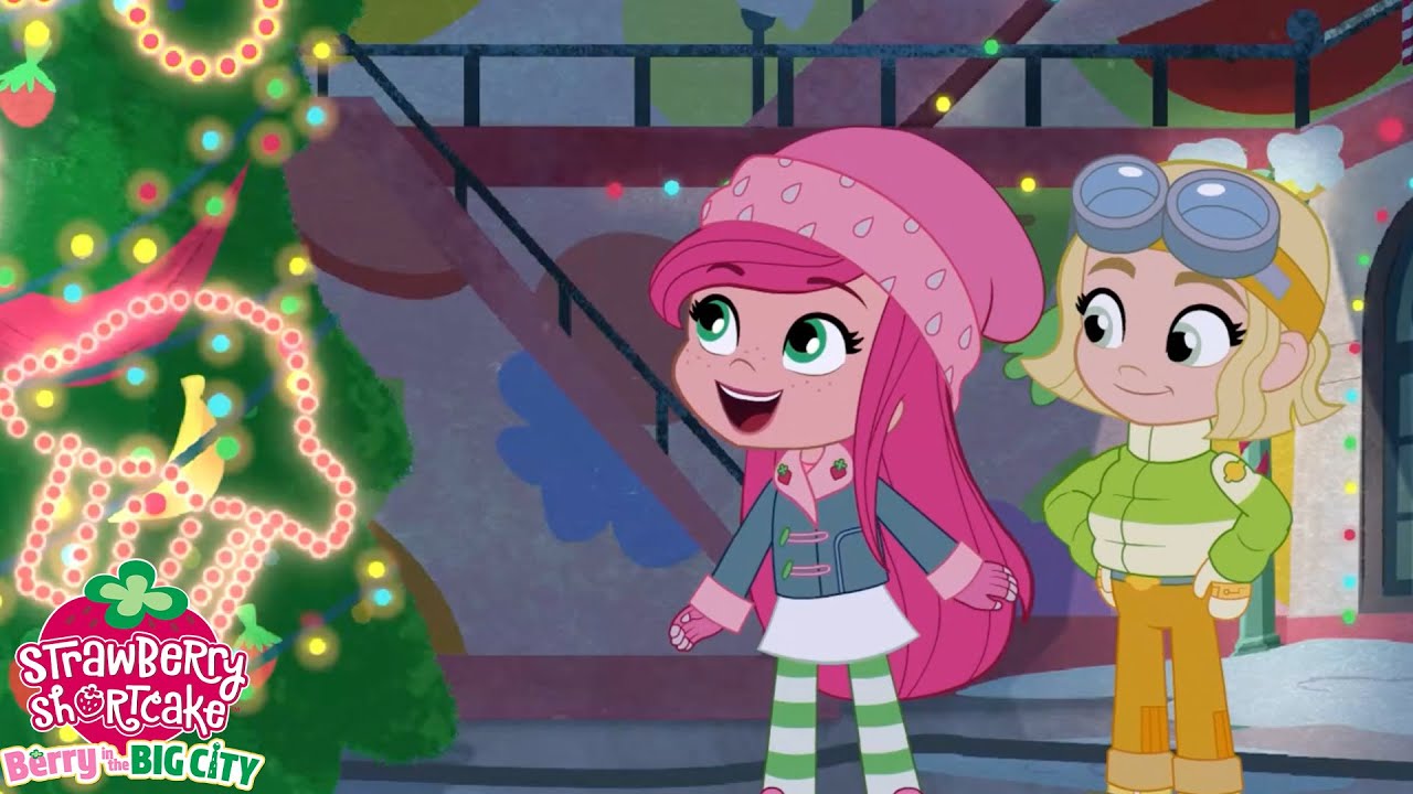 Strawberry Shortcake 🍓 Lighting the Berryworks Tree!  🍓 Christmas Cartoons for Kids
