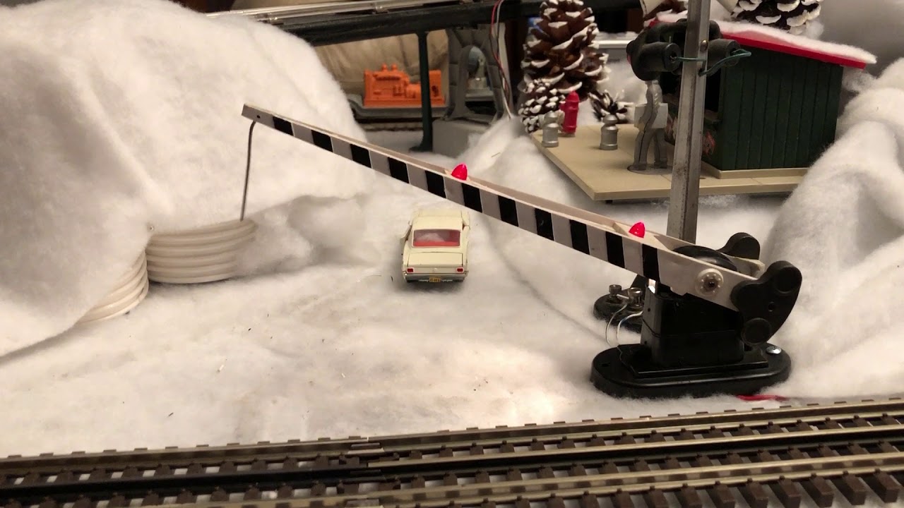 Lionel 252 Crossing Gate - YouTube