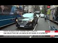 🚨MILAGRO EN PALERMO: UN COLECTIVO CHOCÓ UN ÁRBOL Y SE SUBIÓ A LA VEREDA