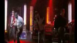 DUB PISTOLS PEACHES (LIVE ON CANAL+)