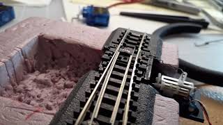 N scale turnout with linear servo motor