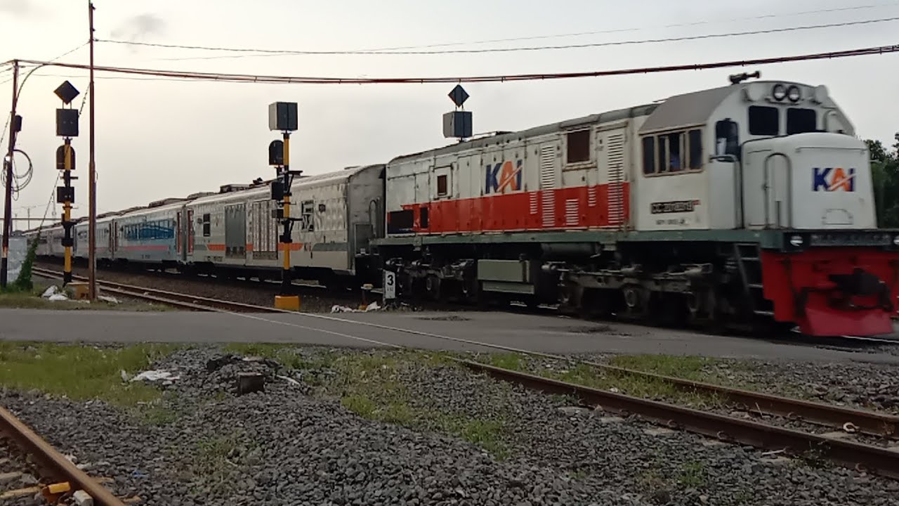 IMBAS BANJIR DI PEKALONGAN KERETA API BRANTAS UPGRADE RANGKAIAN STAINLESS STEEL NEW GENERATION