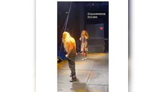 Download Lagu VITÃO E LUISA SONZA SE BEIJAM NO SHOW #luizasonza #vitão #flores MP3