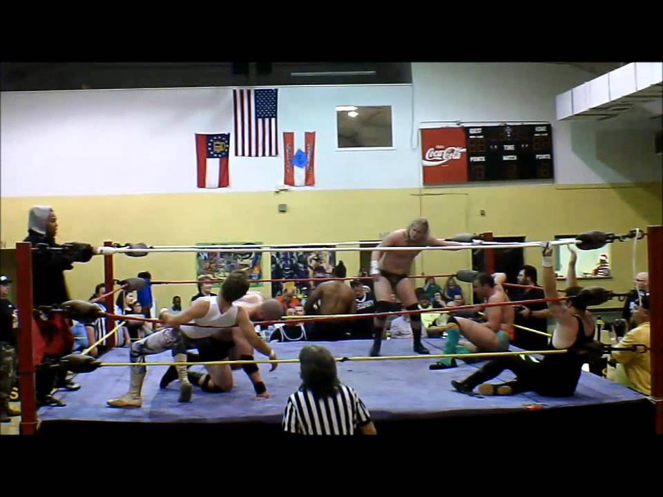 Reindeer Rumble SFCW Reindeer Rumble Match - YouTube