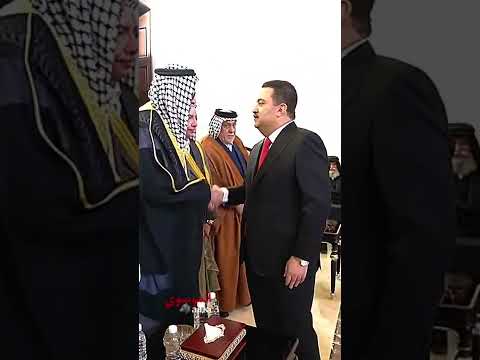 رئيس الوزراء محمد شياع السوداني لحظة استقبال شيوخ العشائر