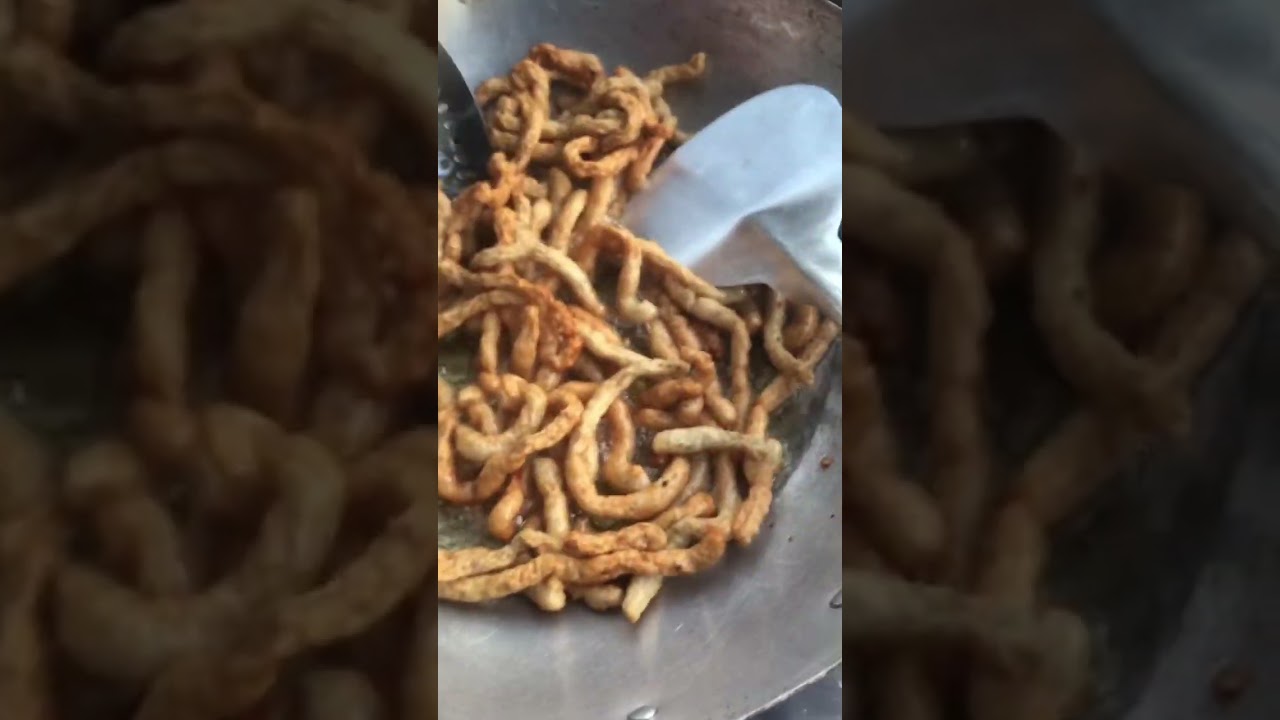BinhDuongFood || BÁNH MÌ CHẢ CÁ BAO NHIÊU CALO #shorts - youtube