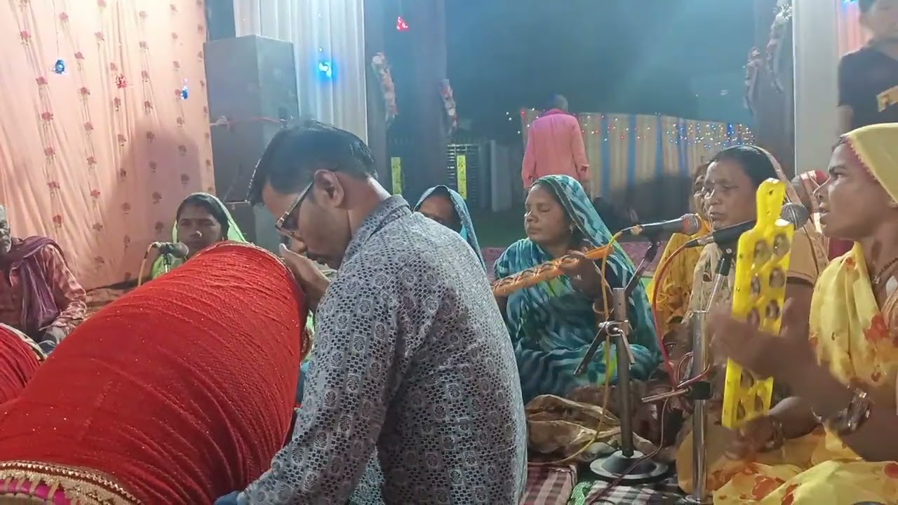 गढ़ ल घेरे रईया रतनपुर पंडवन के स्वर = लक्ष्मीन सिंगरौल 