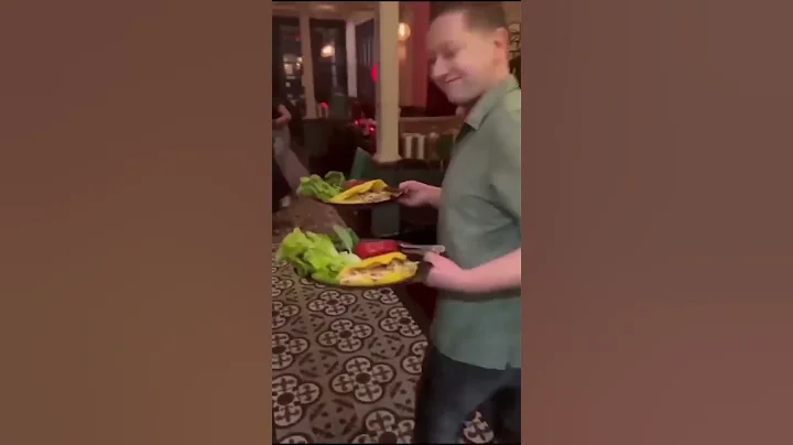 NEW YEAR, SAME DELICIOUS CRISPY CRÊPE ‘BÁNH XÈO’ MONDAYS!  #ytshorts #shorts #vietnamese #sydney