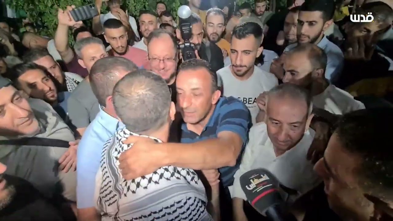 الإفراج عن الأسير محمد زغلول من رام الله بعد 21 عامًا في سجون الاحتلال.