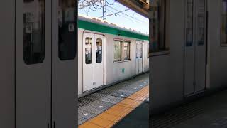 近鉄新祝園駅にて。京都市営地下鉄車両。