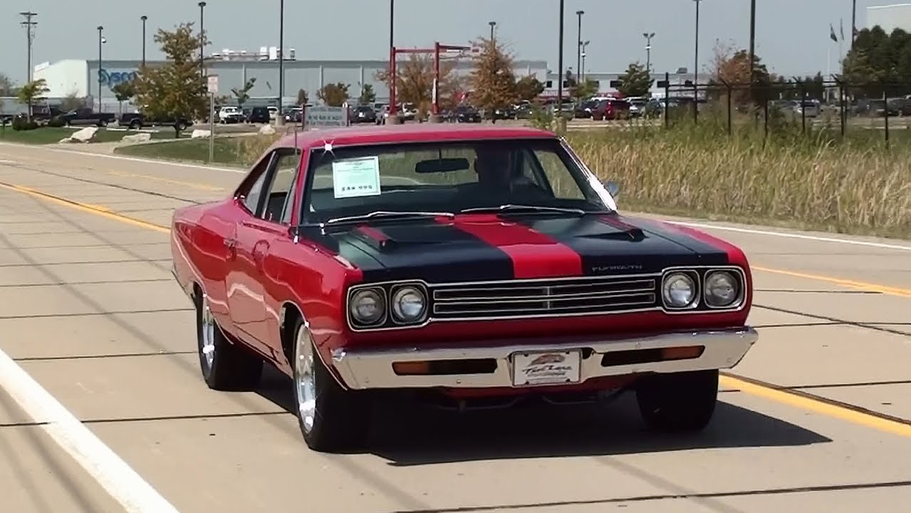 Test Driving 1969 Plymouth Road Runner 383 V8 4 Bbl Four Speed