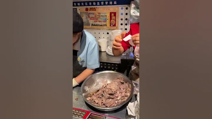 今天吃的是辣子牛肉麵，十幾勺辣椒直接頂滿，辣香辣香的，面肉菜蛋22元太值了 #蘭州 #蘭州牛肉麵 #這一碗好過癮 #蘭州拉麵 #chinastreetfood #streetfood #shorts - 天天要聞