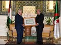 رئيس دولة فلسطين يكرم رئيس الجمهورية الذي بادله نفس التكريم بمناسبة زيارته إلى الجزائر 06 12 2021 رئيس دولة فلسطين يكرم رئيس الجمهورية الذي بادله نفس التكريم بمناسبة زيارته إلى الجزائر 06 12 2021