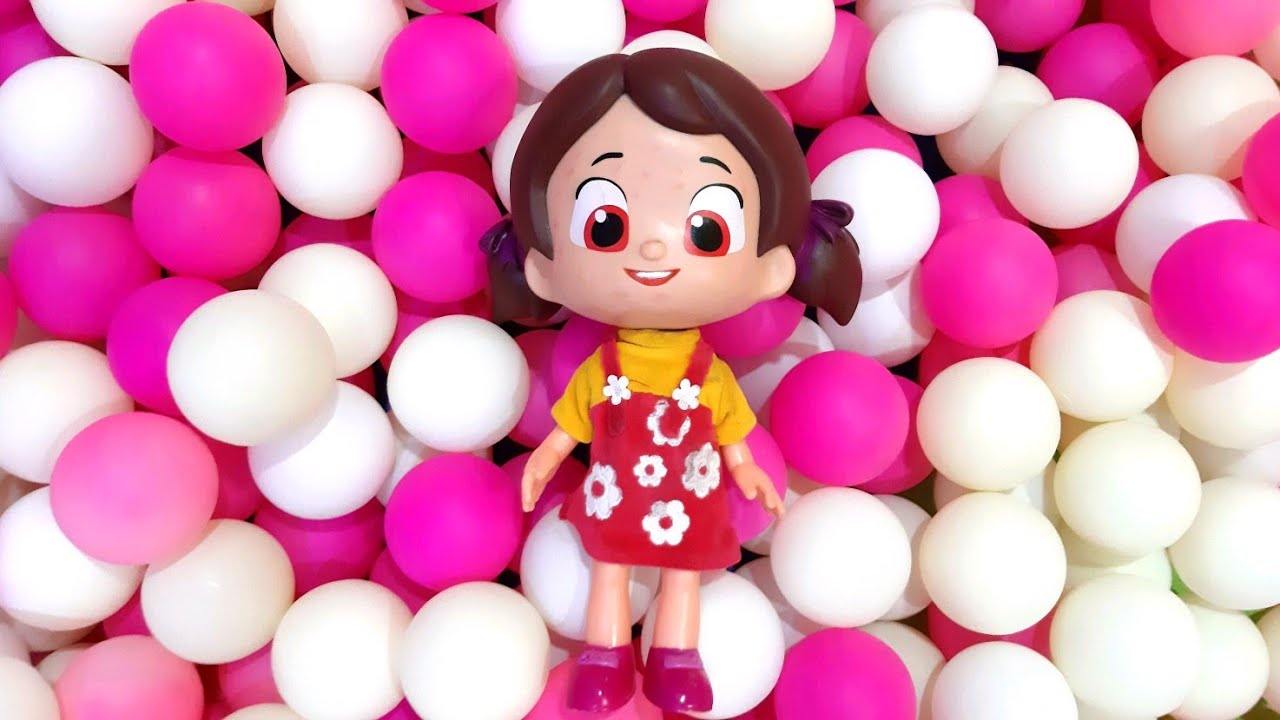 Niloya Ve Eylul Top Havuzunda Eylul Niloya Yi Yuzlerce Pembe Topun Arasina Gomdu Niloya Kayboldu Youtube