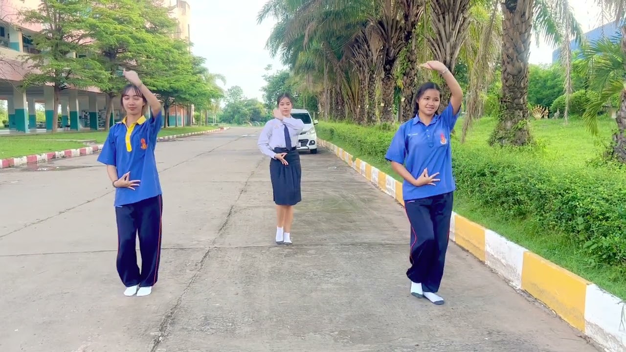 ฟ้อนรำลึกหาบูชาครู (ซ้อม)