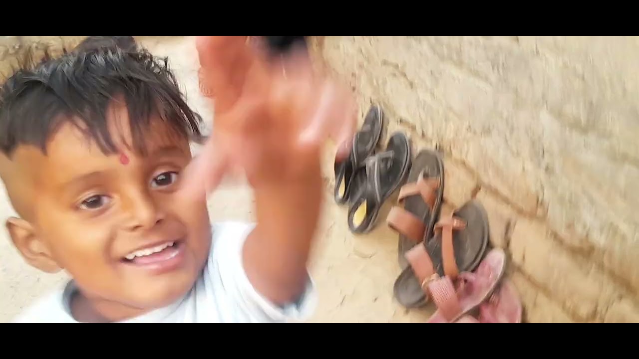 तर बघा मित्रांनो बाळ कसे खेळतात तुमचे पण बाळ असे खेळतात का नक्की आम्हाला कमेंट मध्ये सांगा