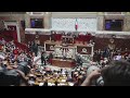 PARLAMENTO DA FRANÇA REJEITA MOÇÕES CONTRA O GOVERNO DE MACRON.