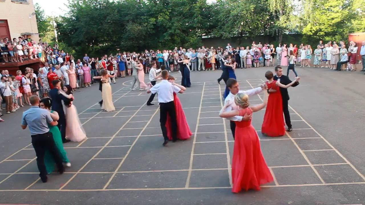 Вальс на выпускной на английском. Вальс Вологда. Вальс 2016. Поддержки в вальсе на выпускной. Костюм на вальс на выпускной.