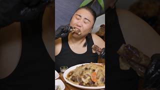 Steamed beef ribs eating show