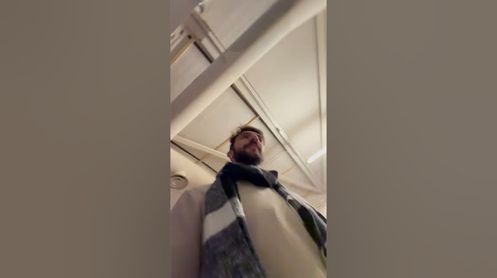 Hanno rotto 😑 il tavolo di vetro 🤣🤣👌