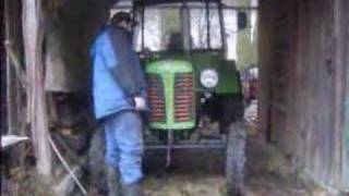 Zetor 25 - startování klikou...