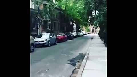 Mary Poppins would fit in perfectly on this Chicago street.