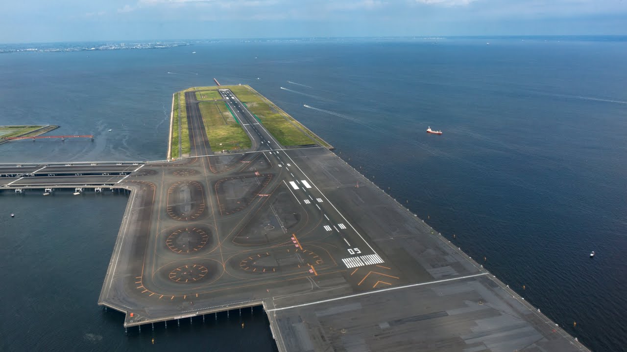 TOP 10 Largest AIRPORTS in the World - YouTube