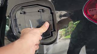 mercedes a45s, fuel flap door stuck, I have another way to open it....