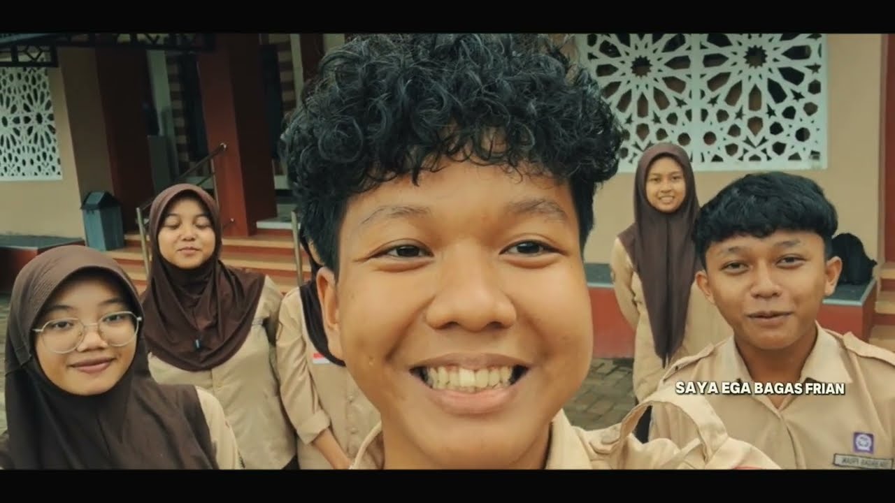 Tugas ppkn membuat video bertema gotong royong membersihkan masjid